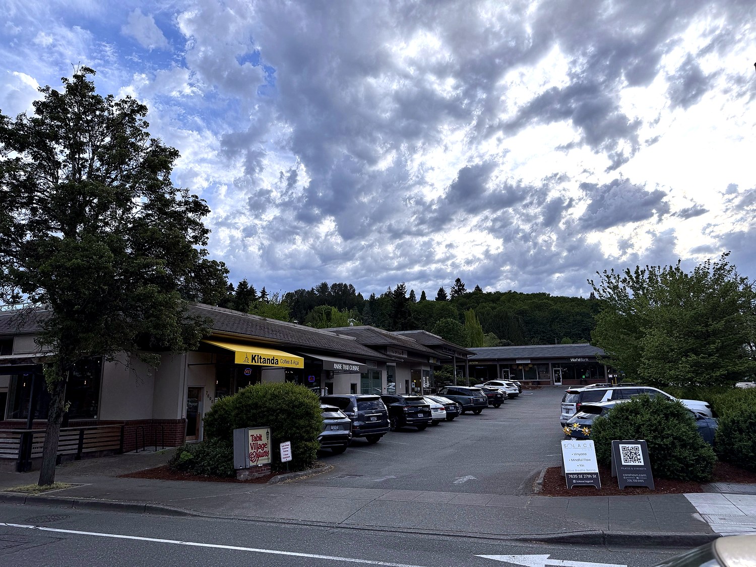 Tabit Village Square shops and restaurants